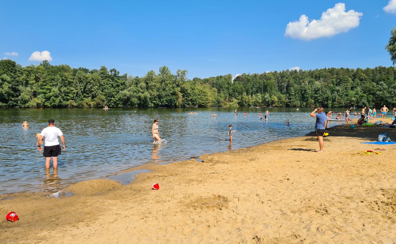 Heider Bergsee Strand'in fotoğrafı açık bej kum yüzey ile