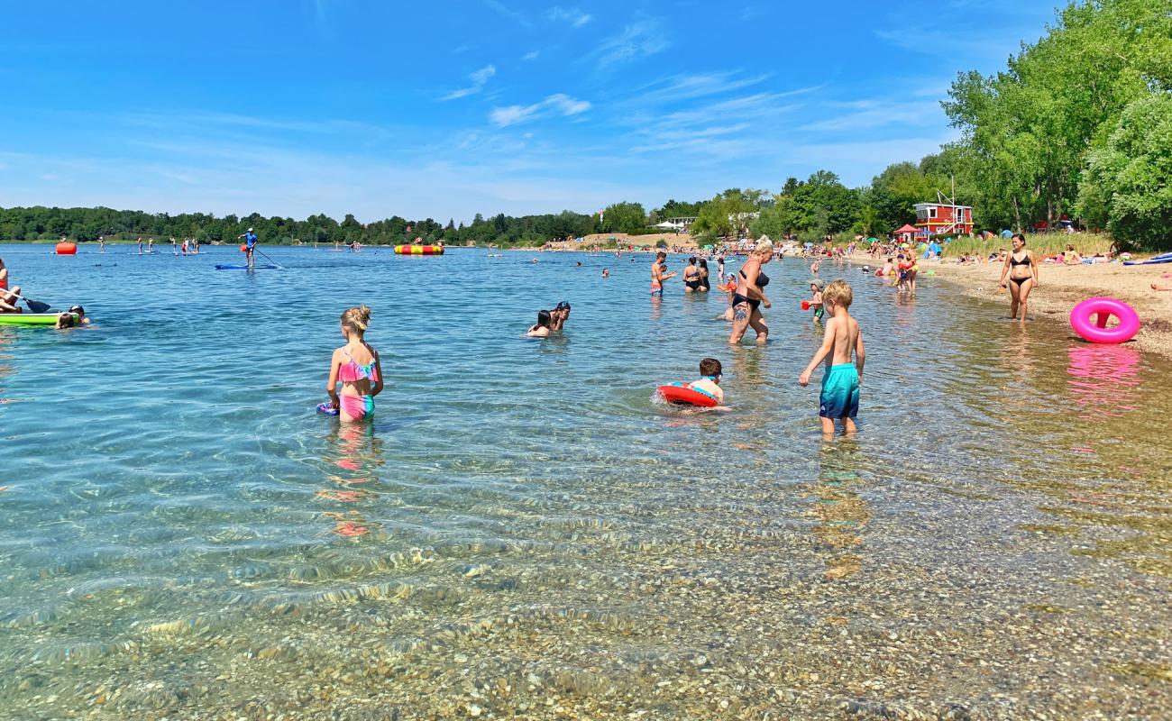 Strand am Kulkwitzer See'in fotoğrafı hafif ince çakıl taş yüzey ile