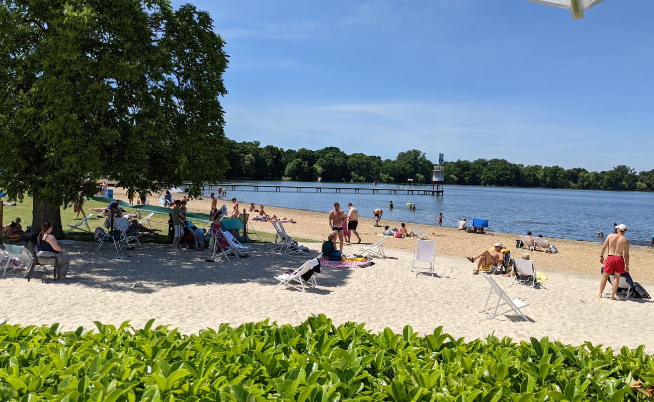 Strandbad Maschsee'in fotoğrafı açık bej kum yüzey ile