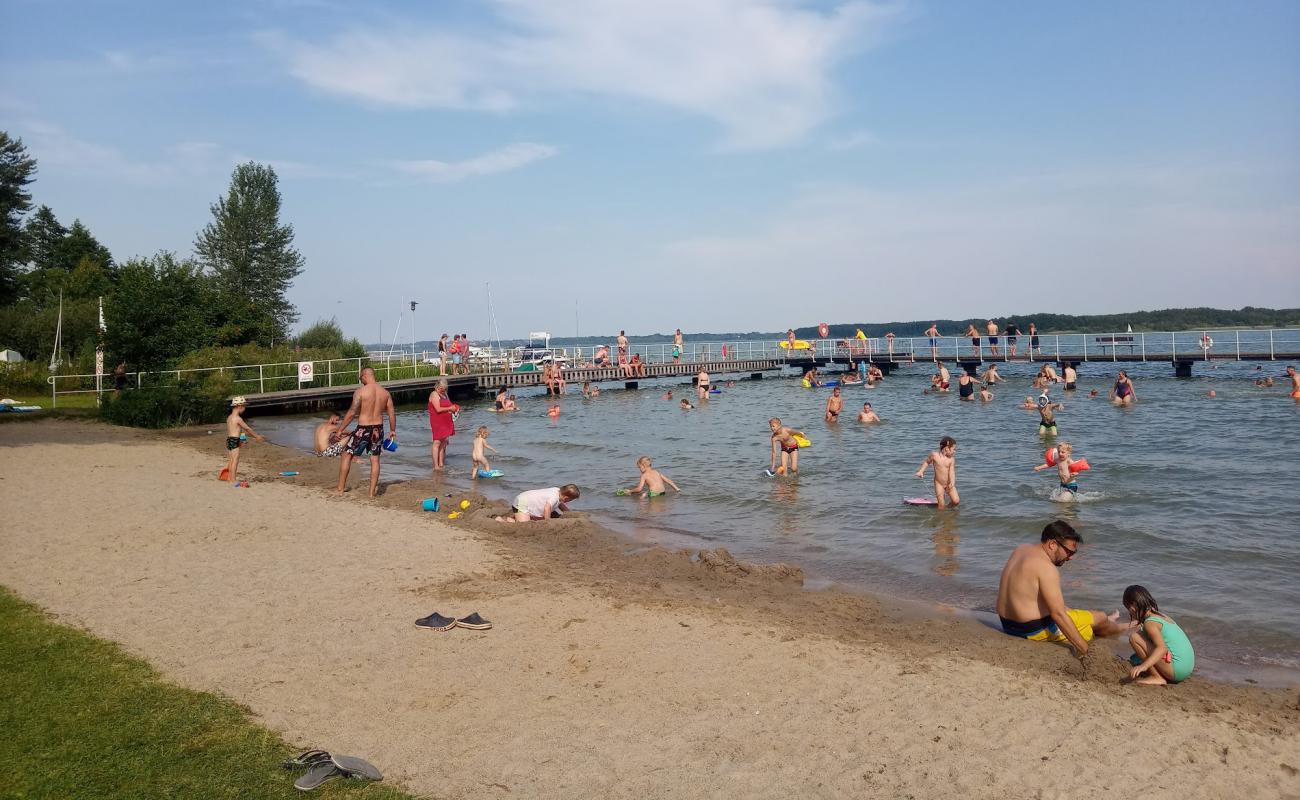 Badestelle Seehof'in fotoğrafı çim yüzey ile