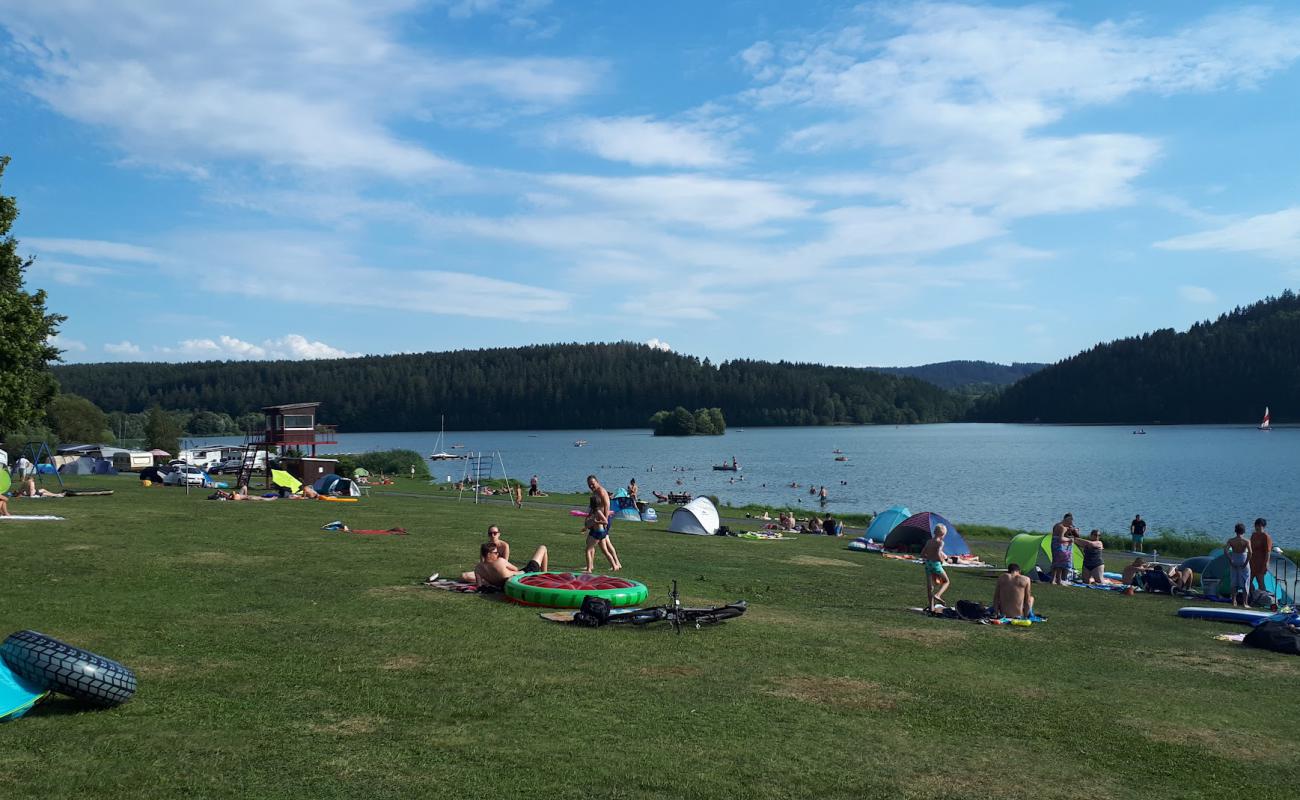 Hildburghauser Wald Strand'in fotoğrafı çim yüzey ile