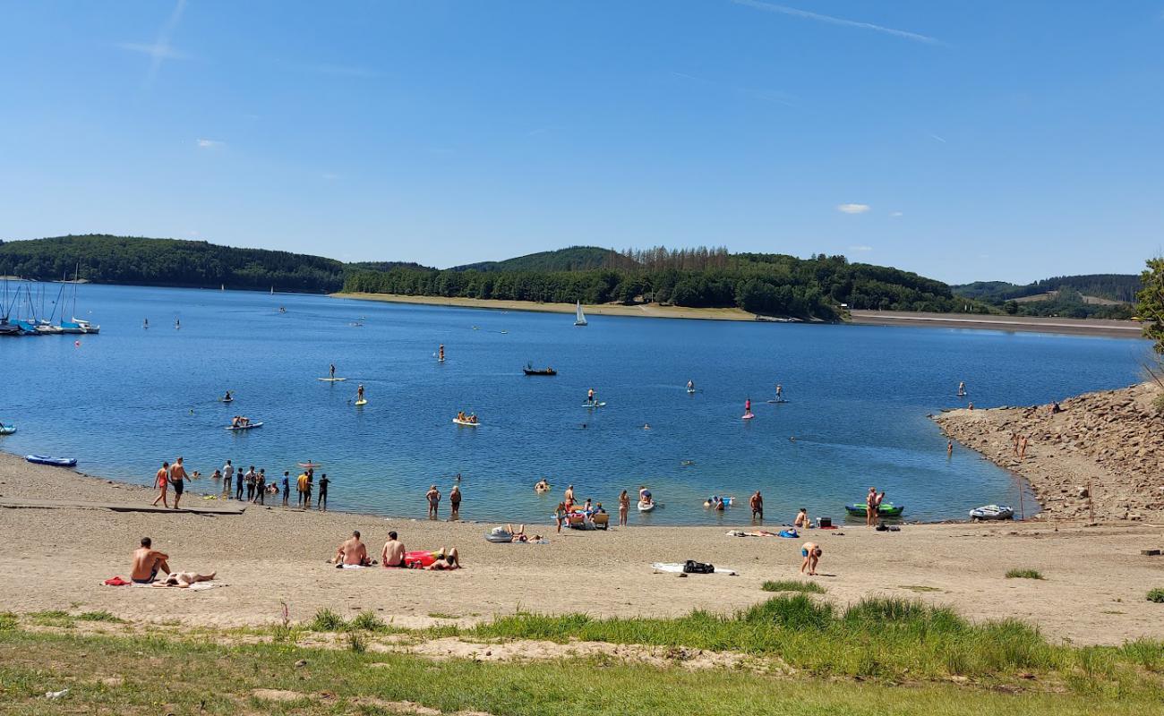 Badestelle Waldenburger Bucht'in fotoğrafı gri kum ve çakıllar yüzey ile