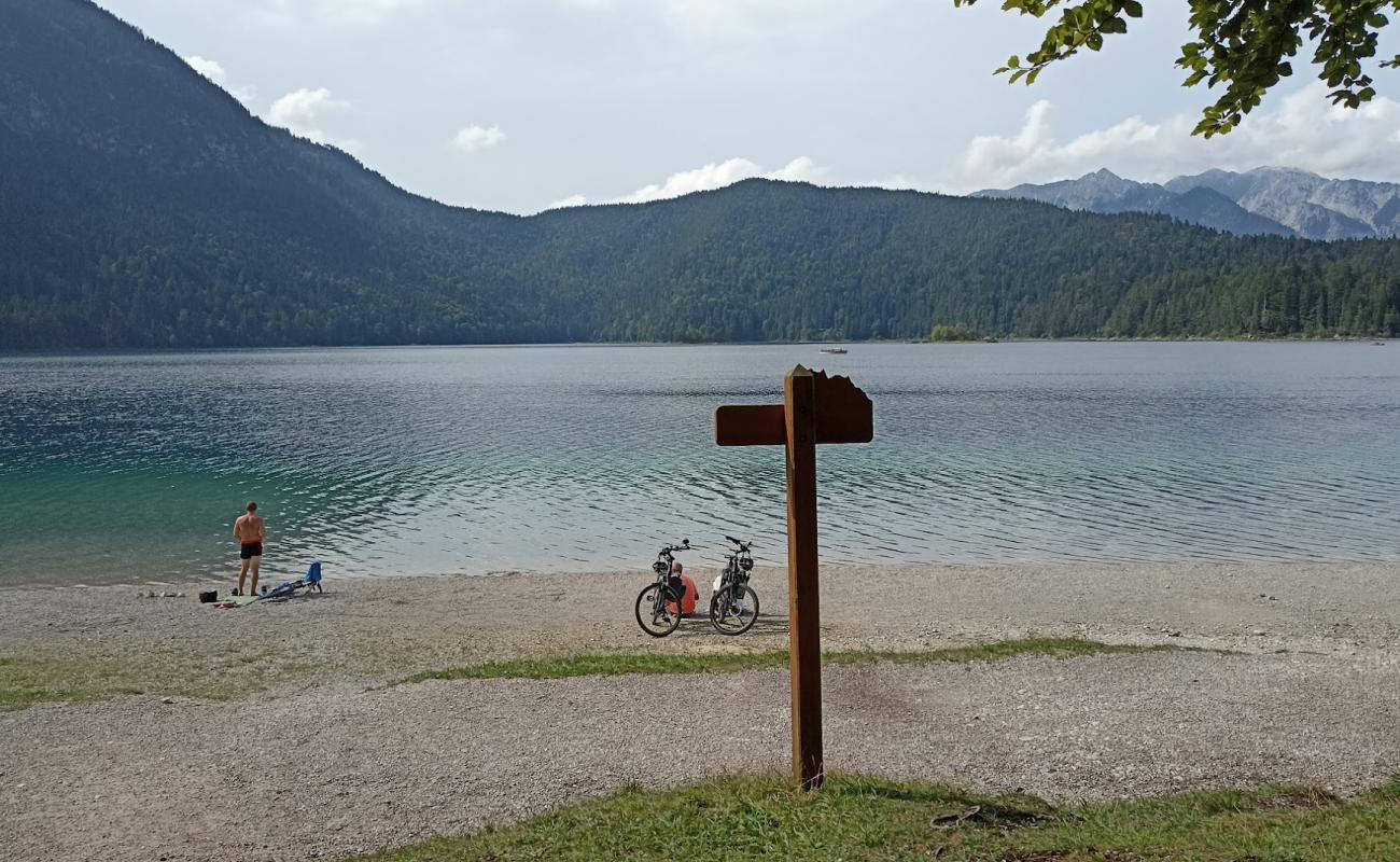 Sommer Beach'in fotoğrafı gri ince çakıl taş yüzey ile