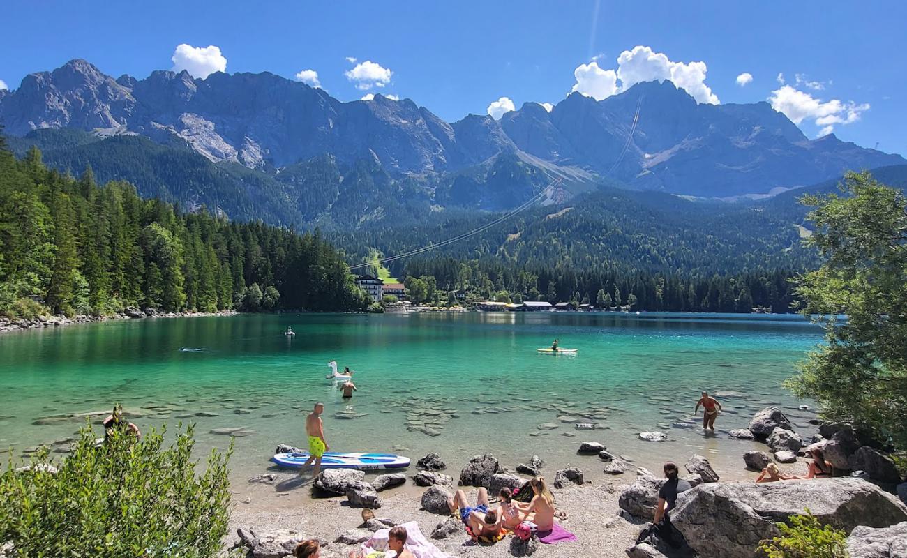 Eibsee Rundweg Beach'in fotoğrafı kayalık arazi yüzey ile