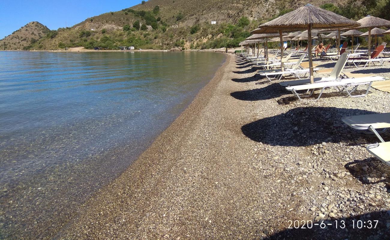 Keramidi beach'in fotoğrafı küçük bej çakıl yüzey ile