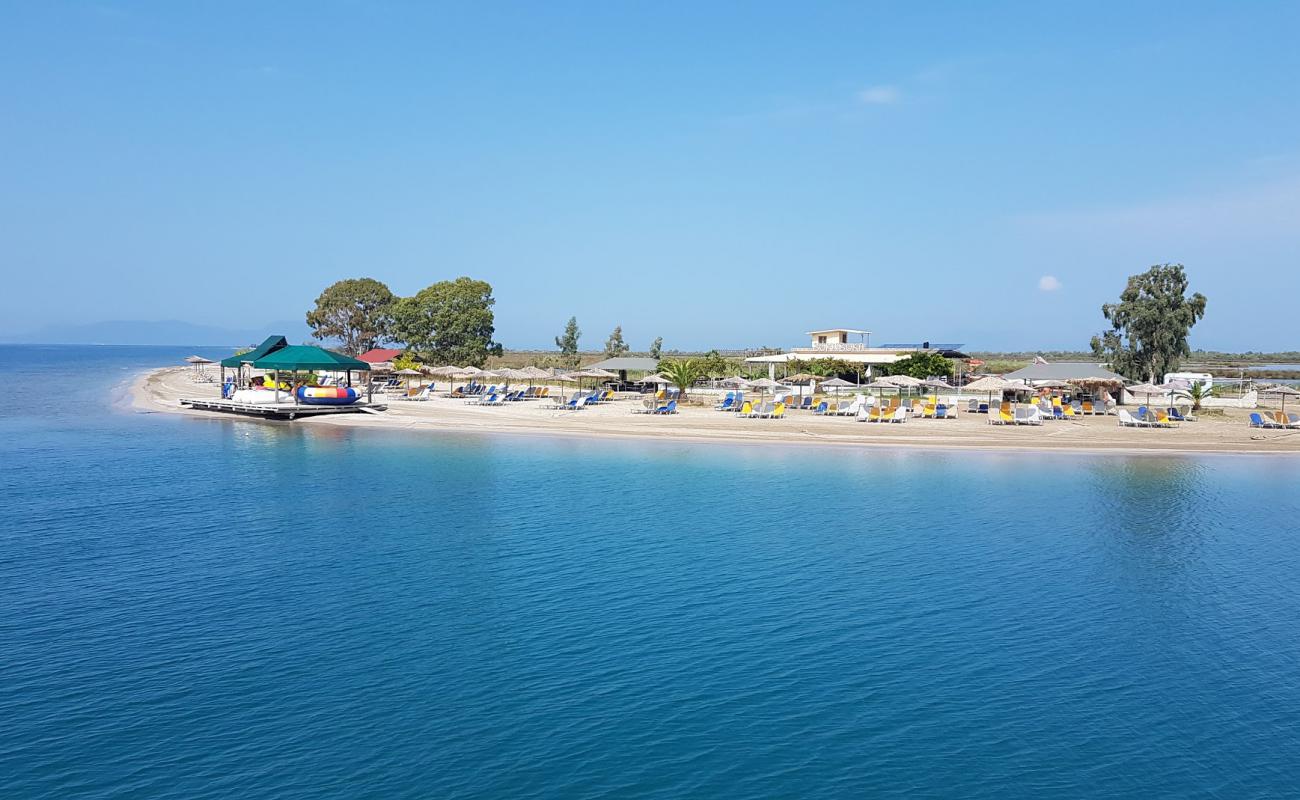 Bouka Beach'in fotoğrafı parlak kum yüzey ile