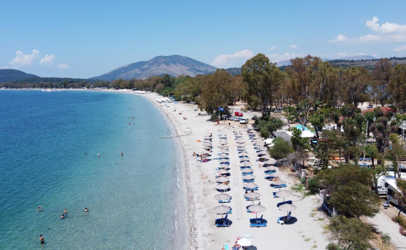 Drepano beach'in fotoğrafı parlak kum yüzey ile