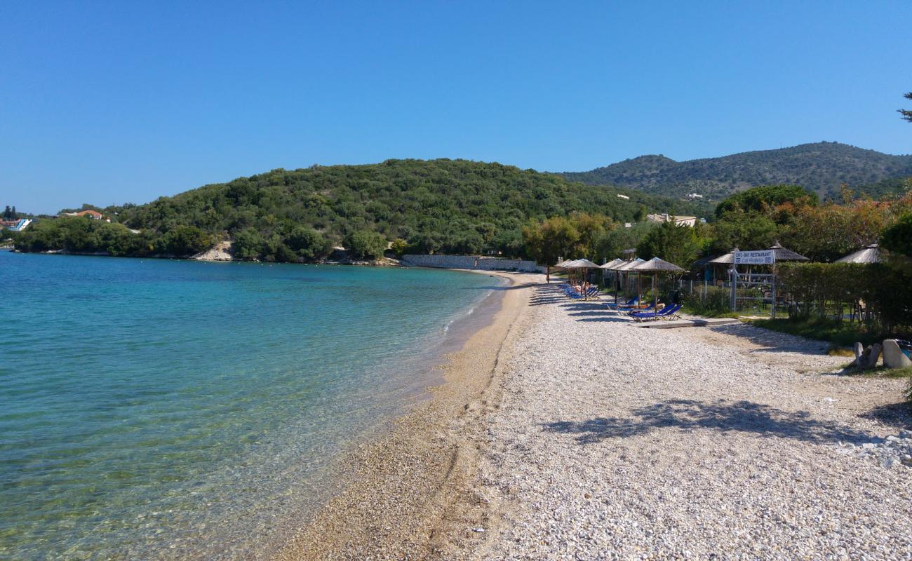 Gallikos Molos'in fotoğrafı beyaz ince çakıl yüzey ile