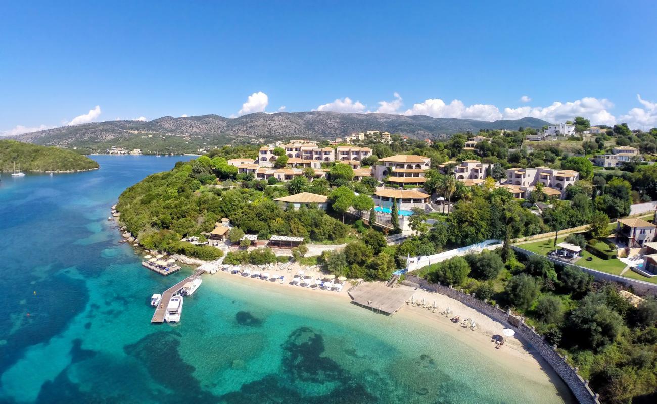 Ornella beach'in fotoğrafı parlak kum yüzey ile