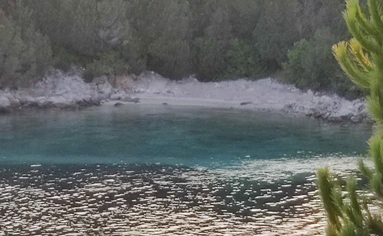 Pana beach'in fotoğrafı küçük bej çakıl yüzey ile