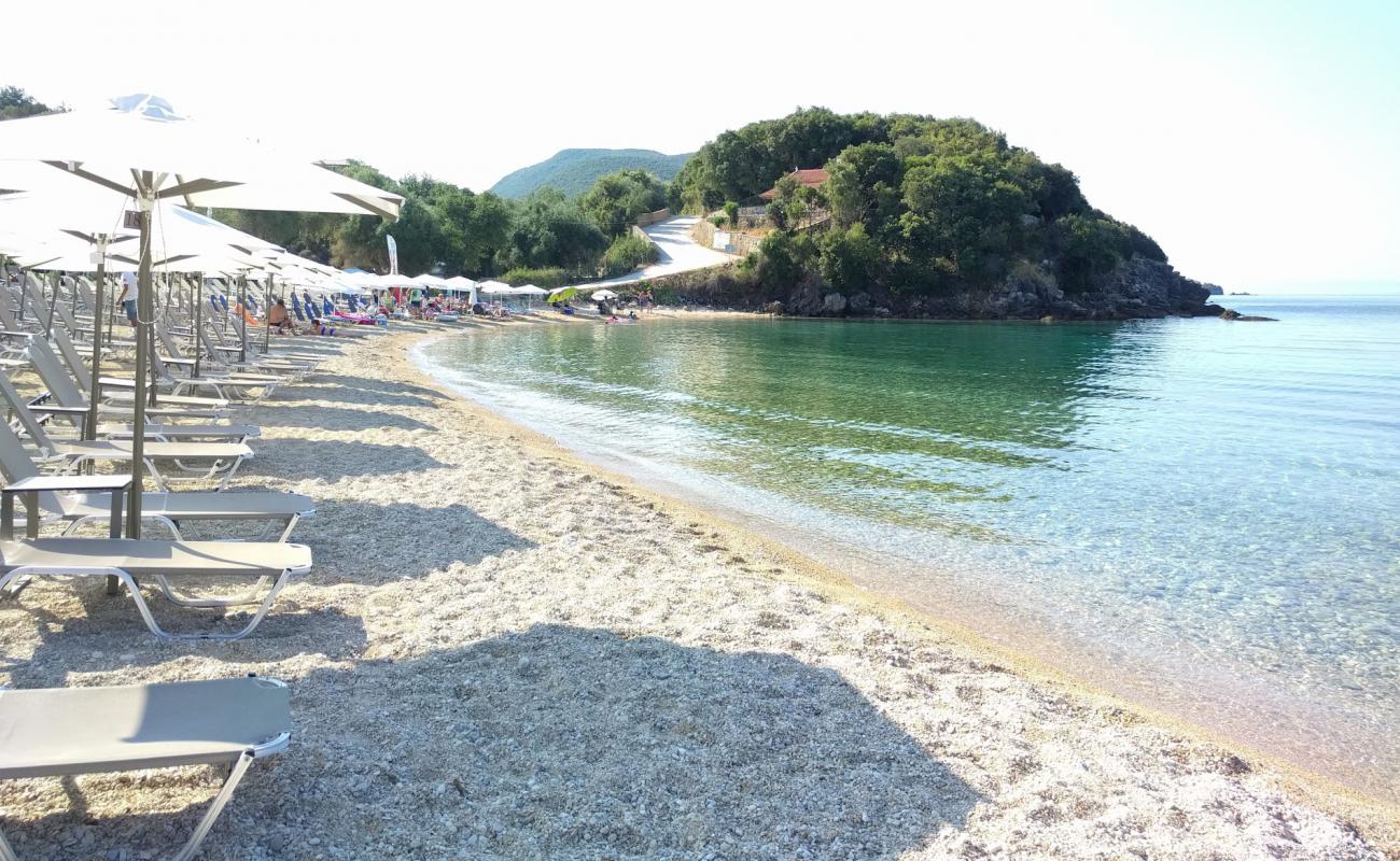 Agios Paraskevi beach'in fotoğrafı küçük beyaz çakıllar yüzey ile