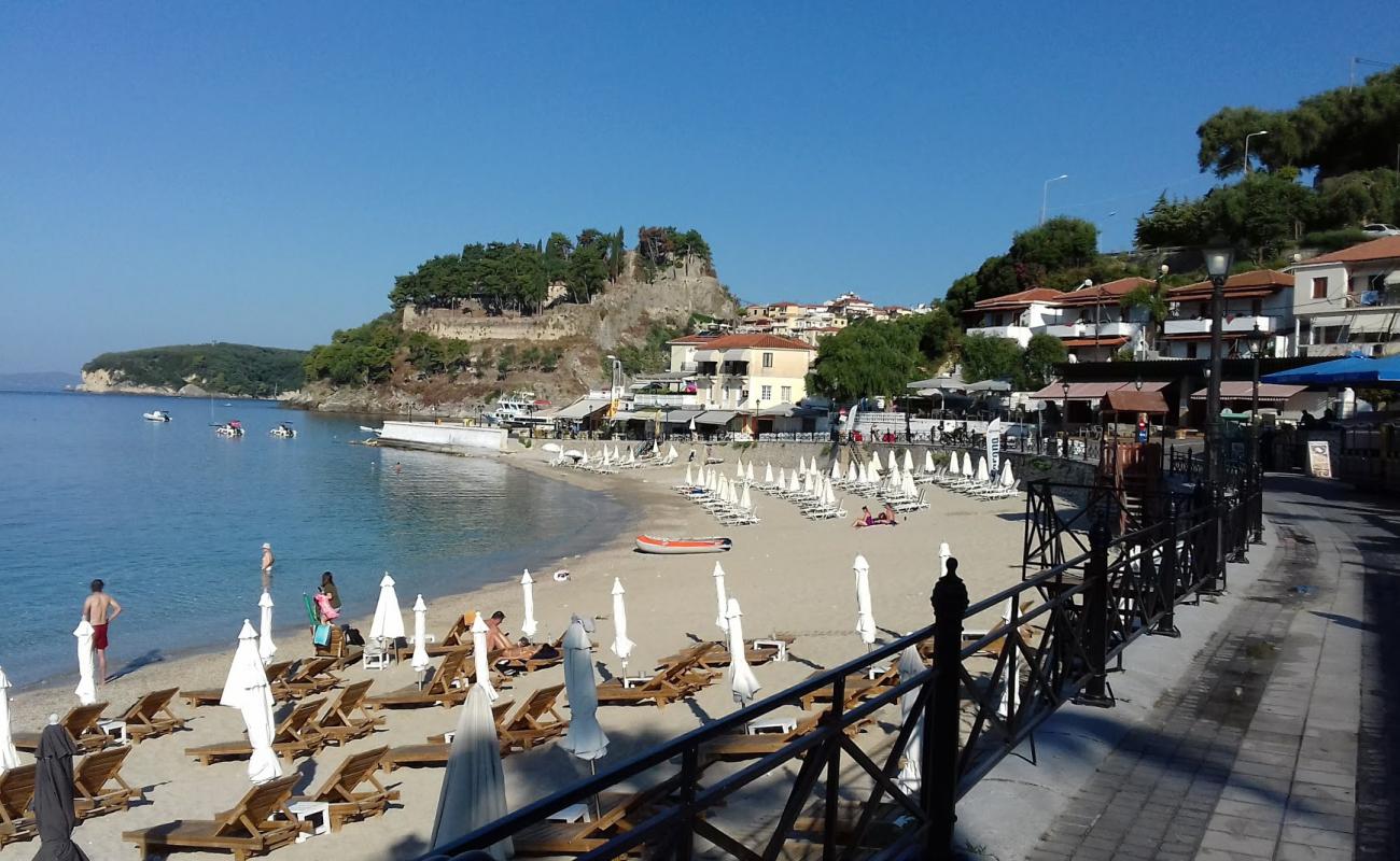 Ai Giannakis beach'in fotoğrafı bej kabuklu kum yüzey ile