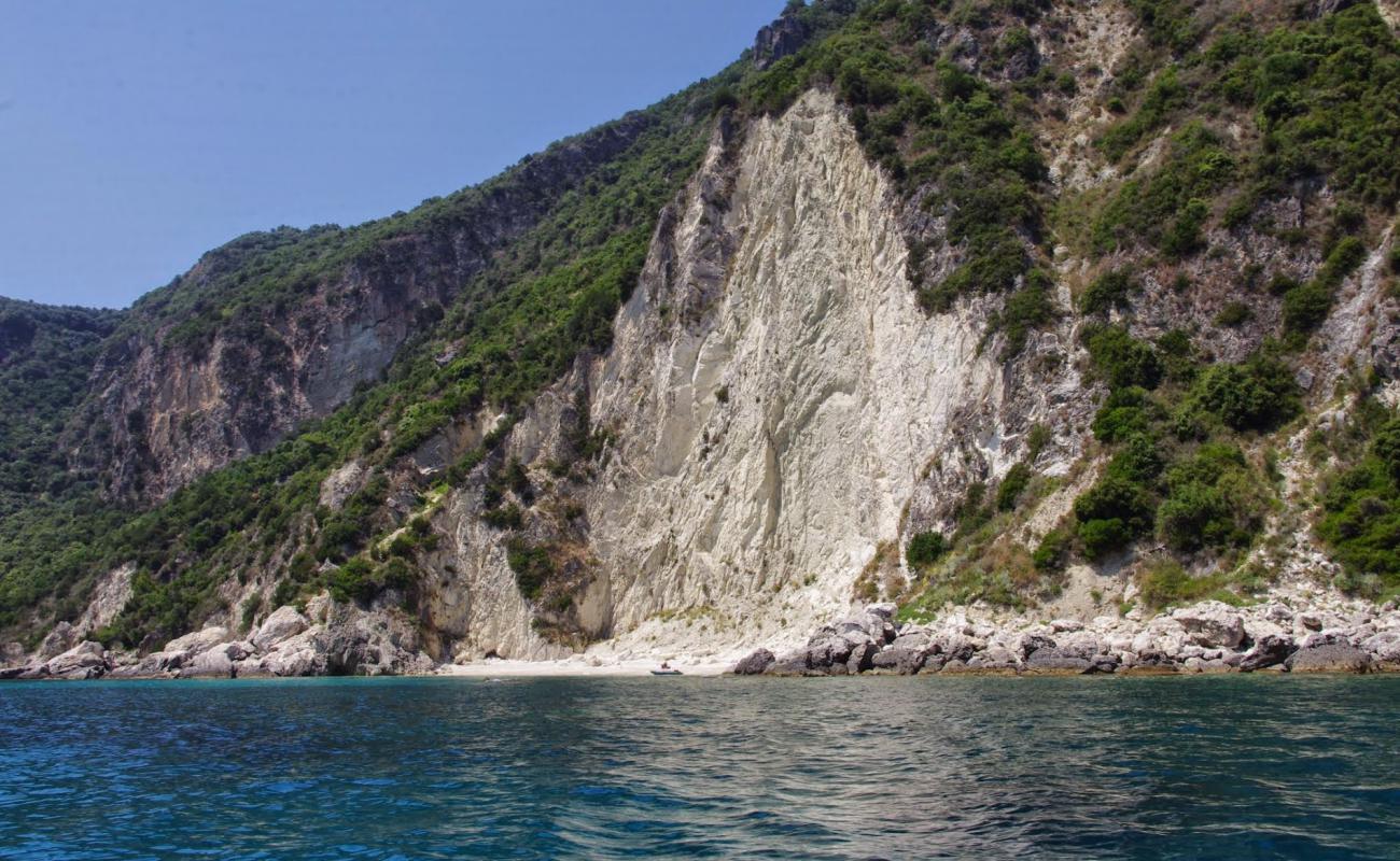 JM beach'in fotoğrafı bej kabuklu kum yüzey ile