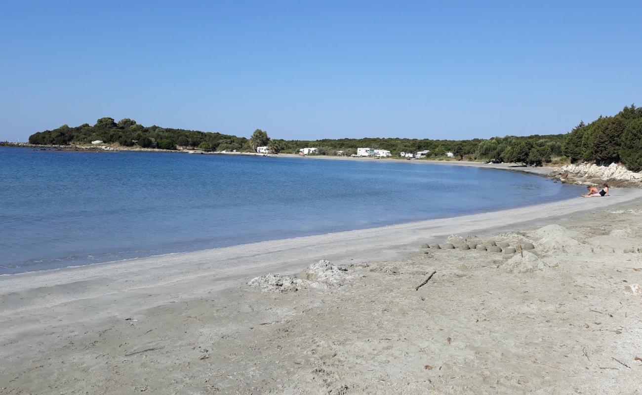 Kerentza beach'in fotoğrafı beyaz kum yüzey ile