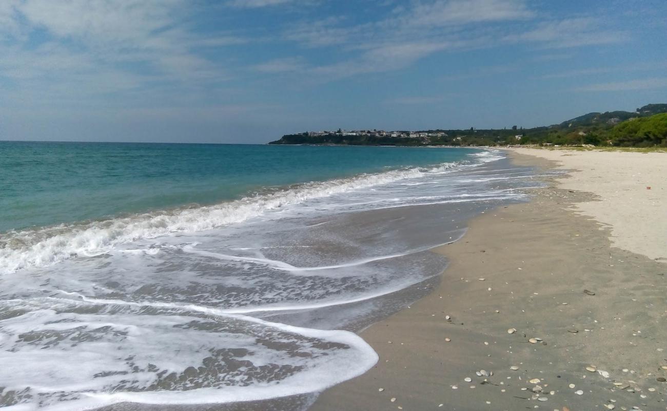 Kastrosykia beach'in fotoğrafı açık bej kum yüzey ile