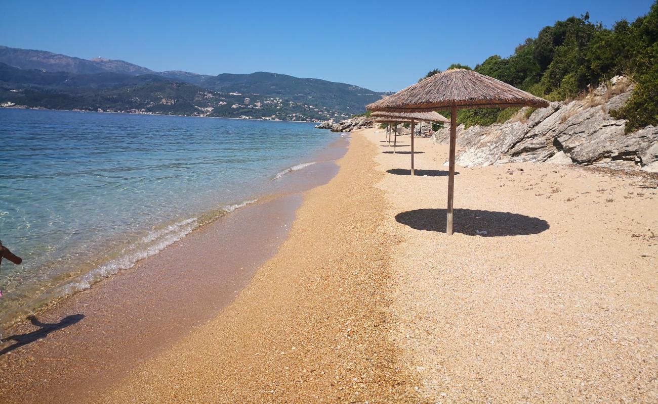Lygia beach'in fotoğrafı küçük bej çakıl yüzey ile