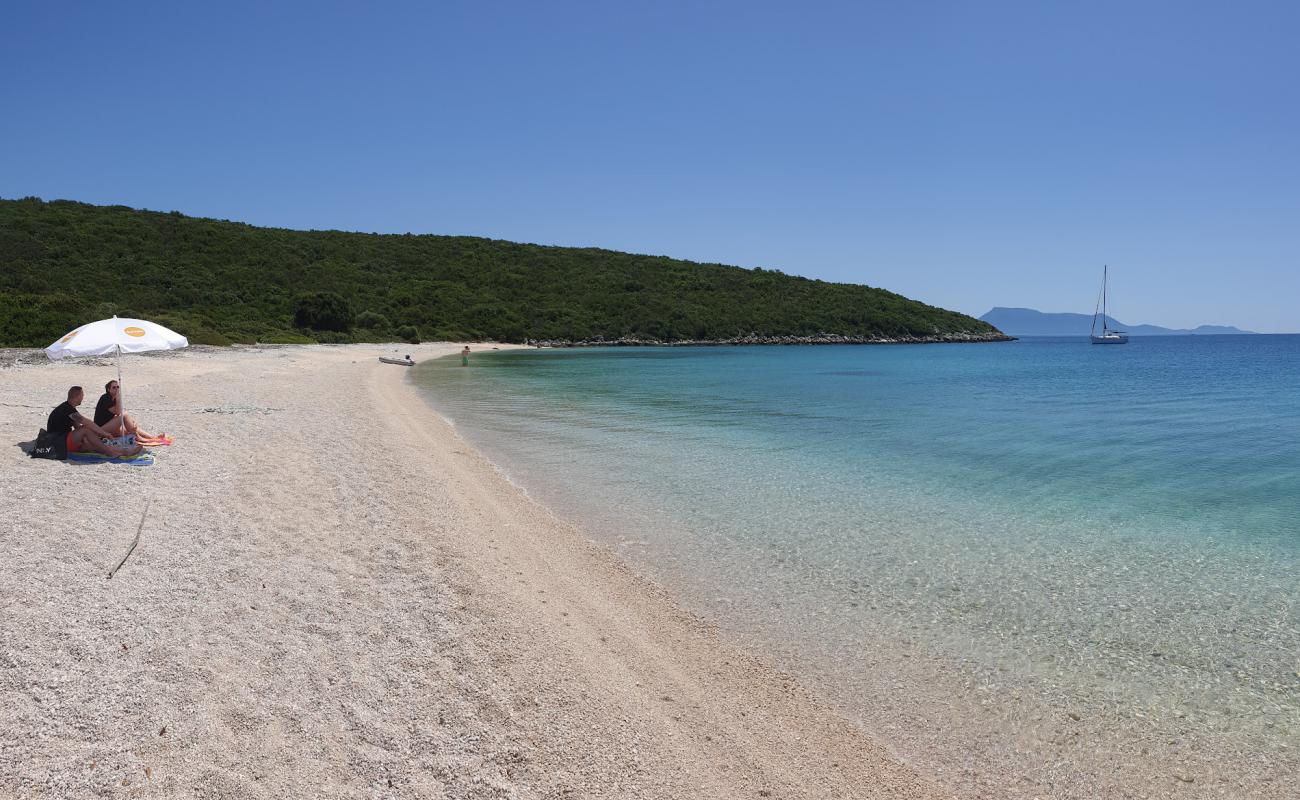 Varko 3 beach'in fotoğrafı küçük bej çakıl yüzey ile