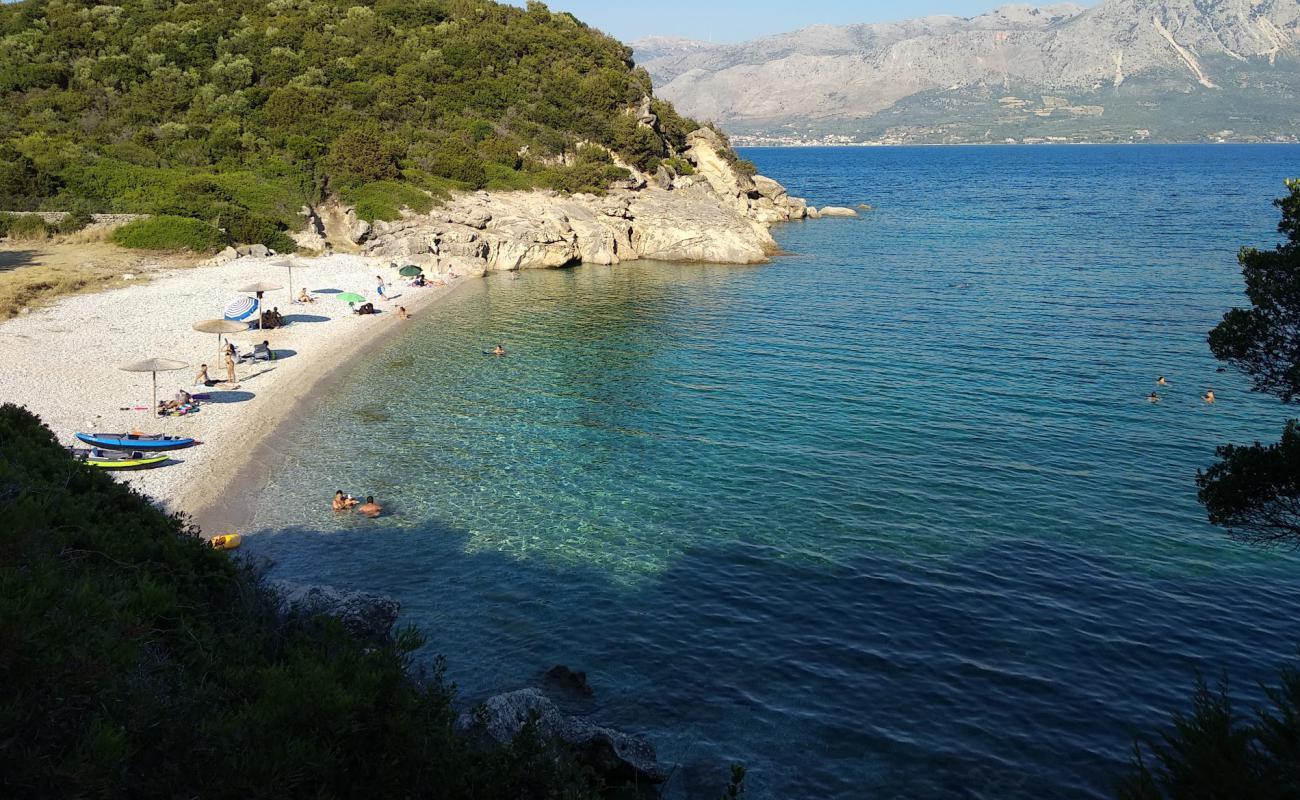 Agios Ioannis secret beach'in fotoğrafı küçük beyaz çakıllar yüzey ile