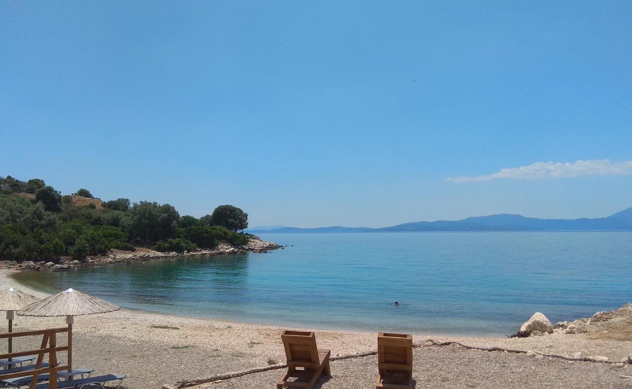 Paliourias beach'in fotoğrafı küçük bej çakıl yüzey ile