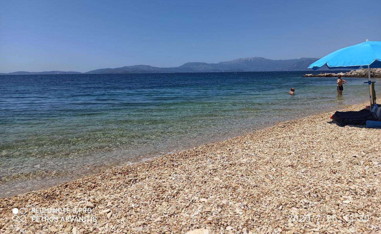 Marathaki beach'in fotoğrafı hafif ince çakıl taş yüzey ile