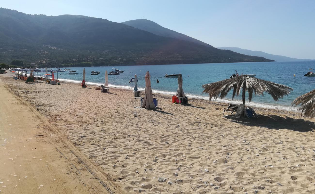 Mytikas wild beach'in fotoğrafı bej kum ve çakıl yüzey ile