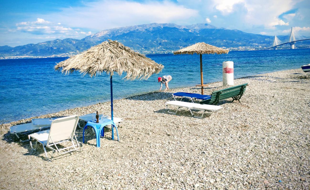 Platanitis beach'in fotoğrafı hafif çakıl yüzey ile