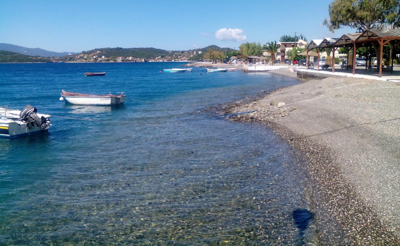 Spilia 2 beach'in fotoğrafı küçük gri çakıllar yüzey ile