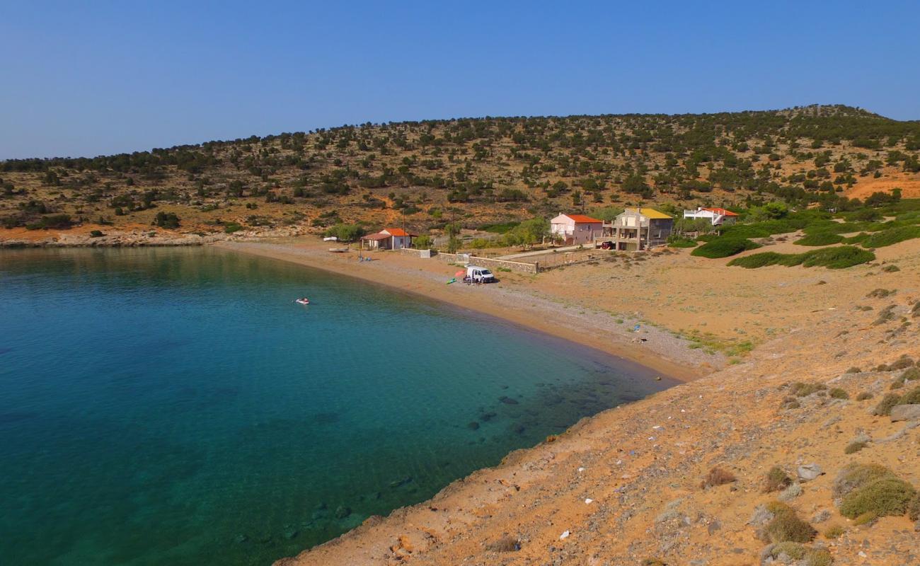 Gialini Ammos'in fotoğrafı açık bej kum yüzey ile