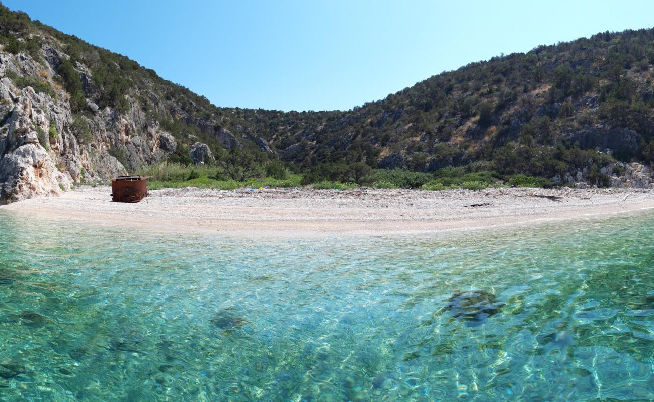 Zelitsa beach'in fotoğrafı küçük beyaz çakıllar yüzey ile
