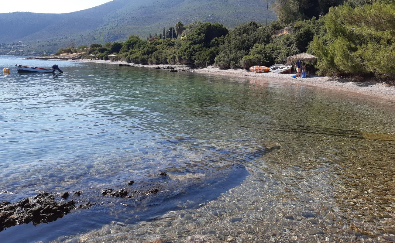 Kokossi beach'in fotoğrafı bej çakıl yüzey ile