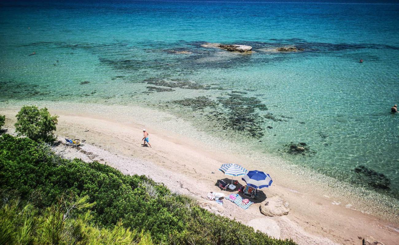 Vlychada beach'in fotoğrafı bej çakıl yüzey ile
