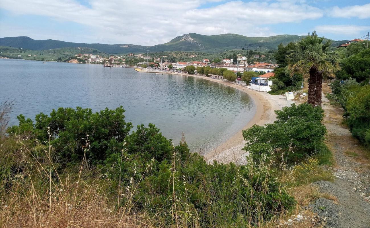 Glifa small beach'in fotoğrafı küçük bej çakıl yüzey ile