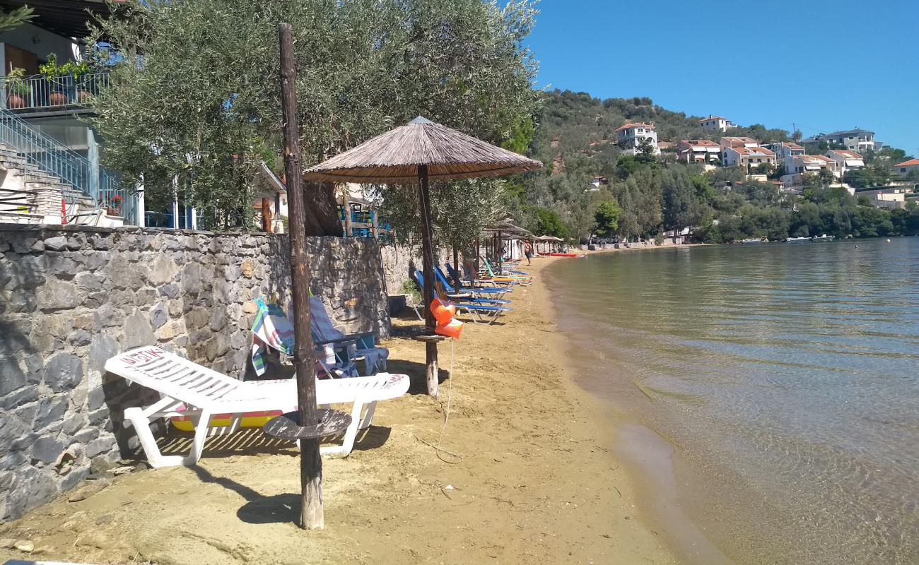 Pigadi beach'in fotoğrafı parlak kum yüzey ile