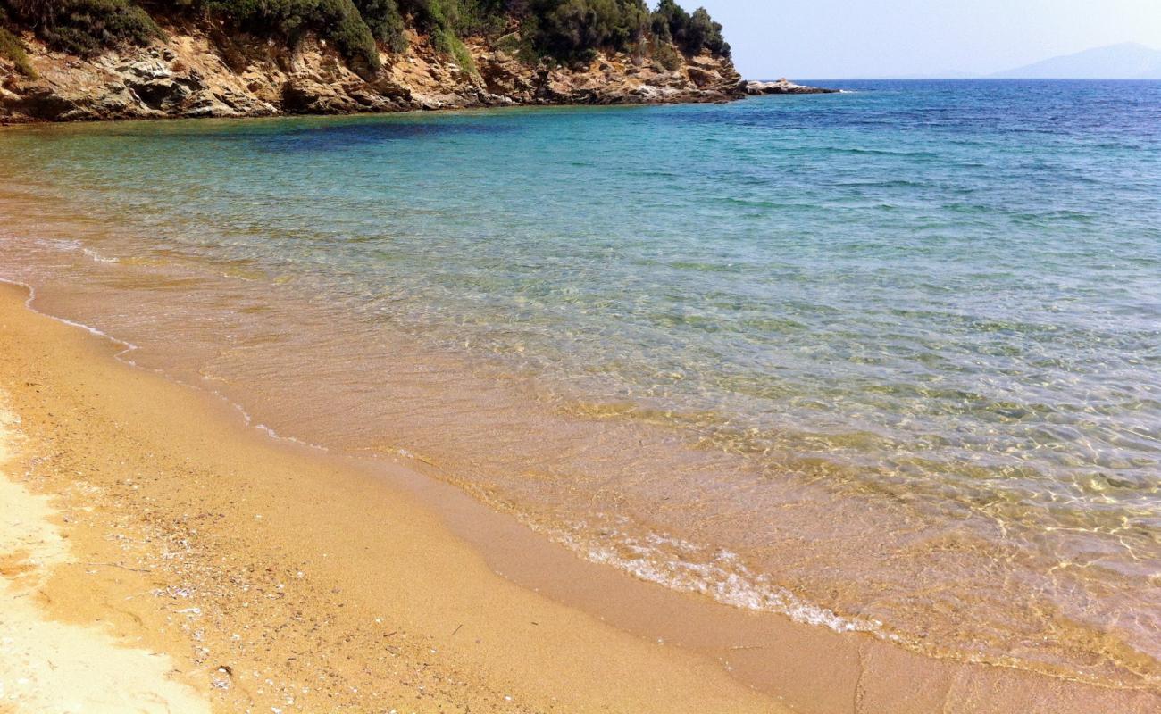 Ag.Marina secret beach'in fotoğrafı açık bej kum yüzey ile