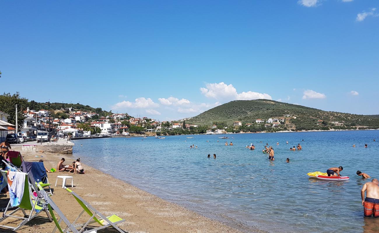 Amaliapolis beach'in fotoğrafı kahverengi kum yüzey ile