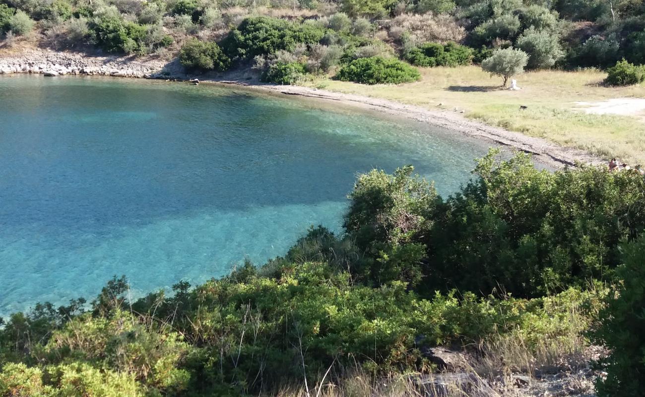 Soros beach'in fotoğrafı koyu i̇nce çakıl yüzey ile