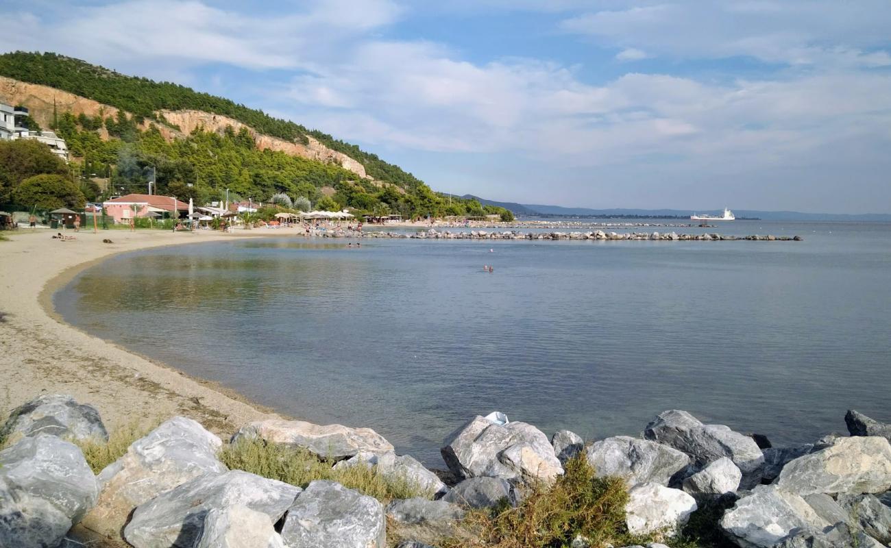 Anavros beach'in fotoğrafı açık bej kum yüzey ile