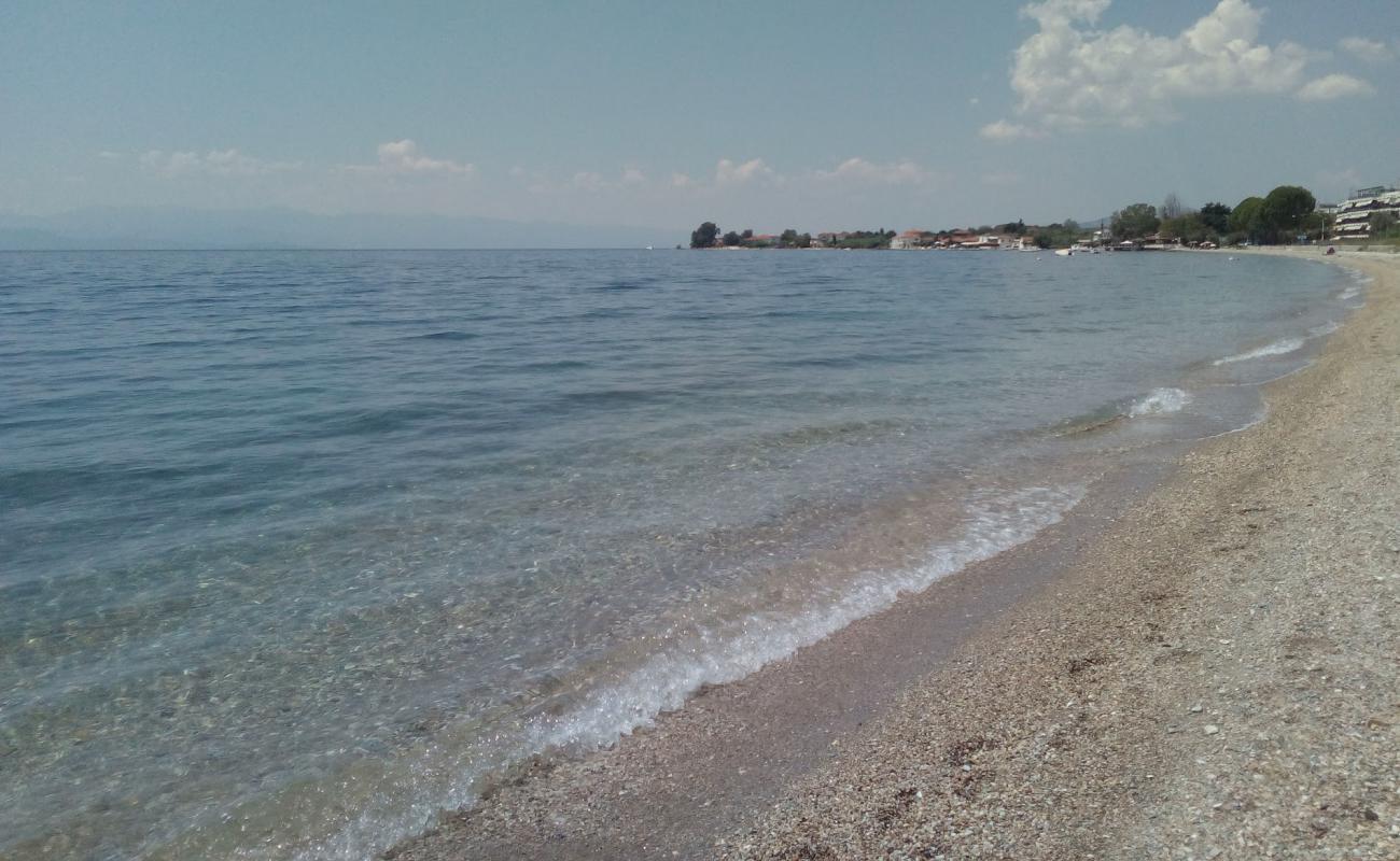 Platanidia beach'in fotoğrafı küçük kahverengi çakıllar yüzey ile