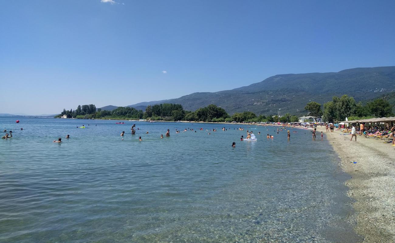 Boufa beach'in fotoğrafı küçük kahverengi çakıllar yüzey ile