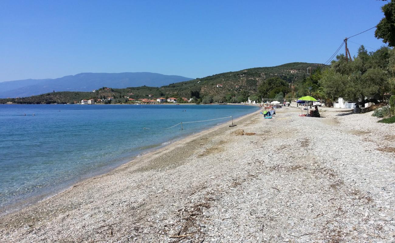 Kalamos beach'in fotoğrafı koyu i̇nce çakıl yüzey ile