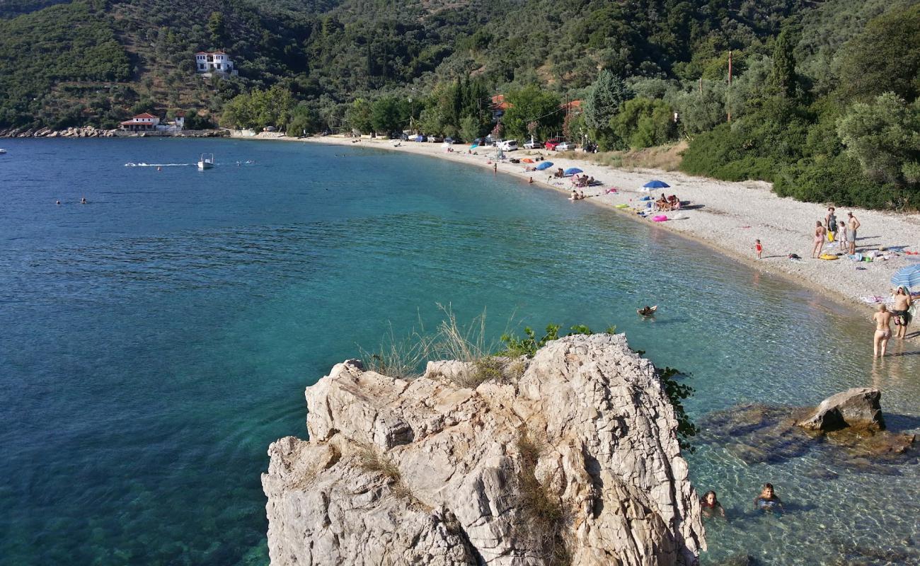 Paou beach'in fotoğrafı bej kum ve kayalar yüzey ile