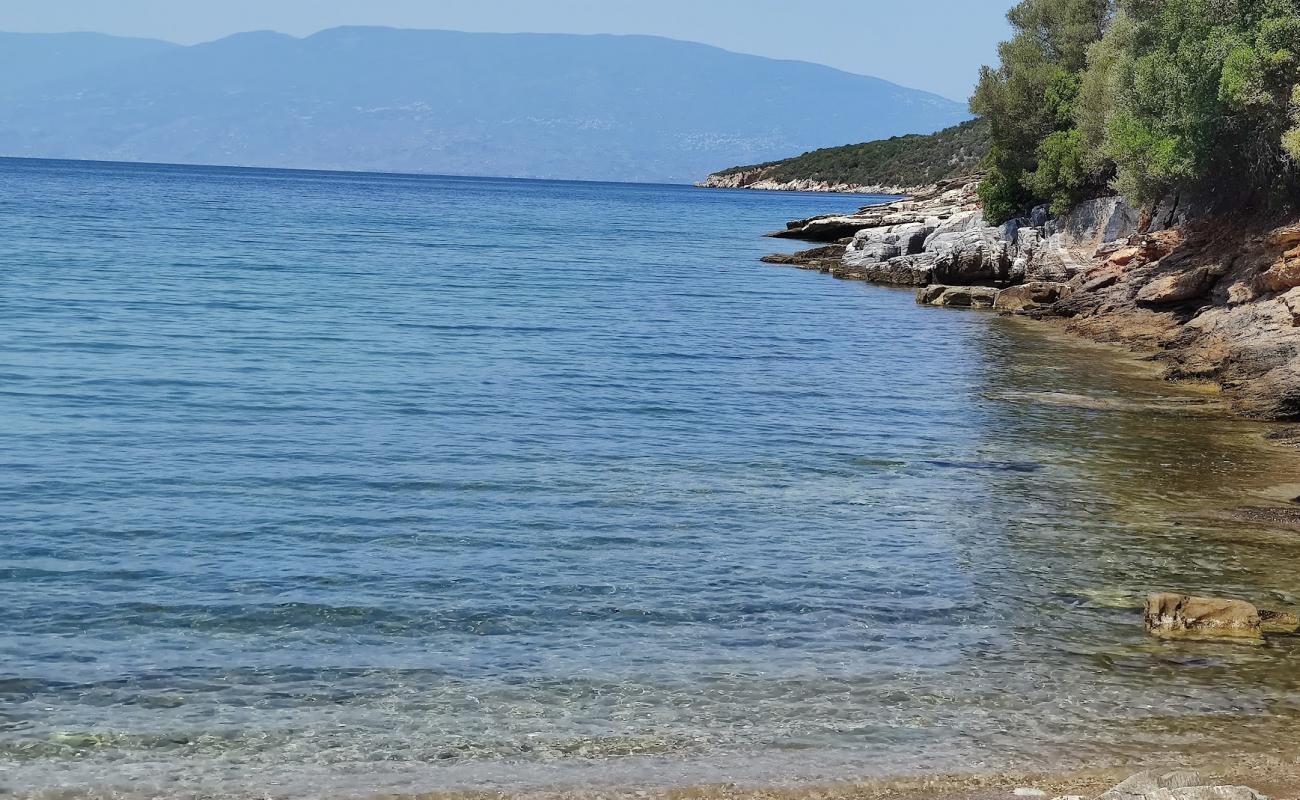 Marathias 2nd beach'in fotoğrafı siyah kum ve çakıllar yüzey ile