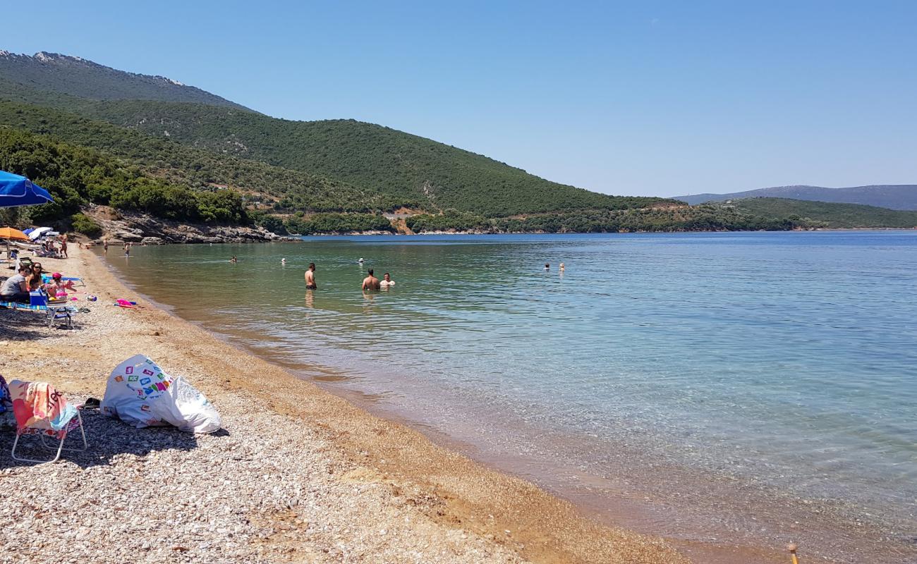 Marathias 3rd beach'in fotoğrafı küçük kahverengi çakıllar yüzey ile
