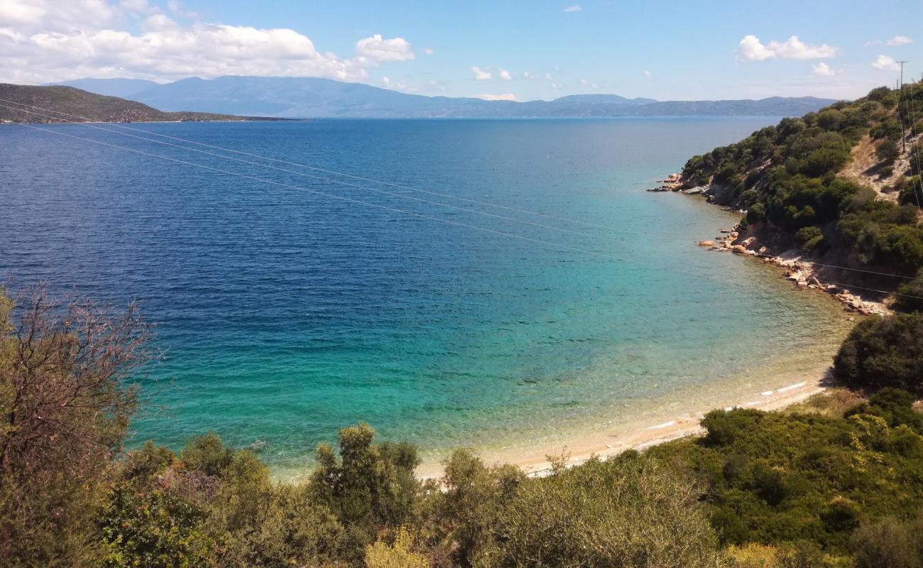 Panagia beach'in fotoğrafı bej kum ve kayalar yüzey ile