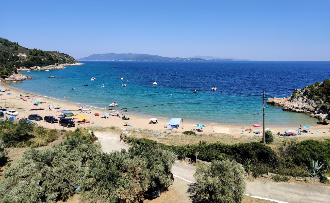 Kastri beach'in fotoğrafı açık bej kum yüzey ile