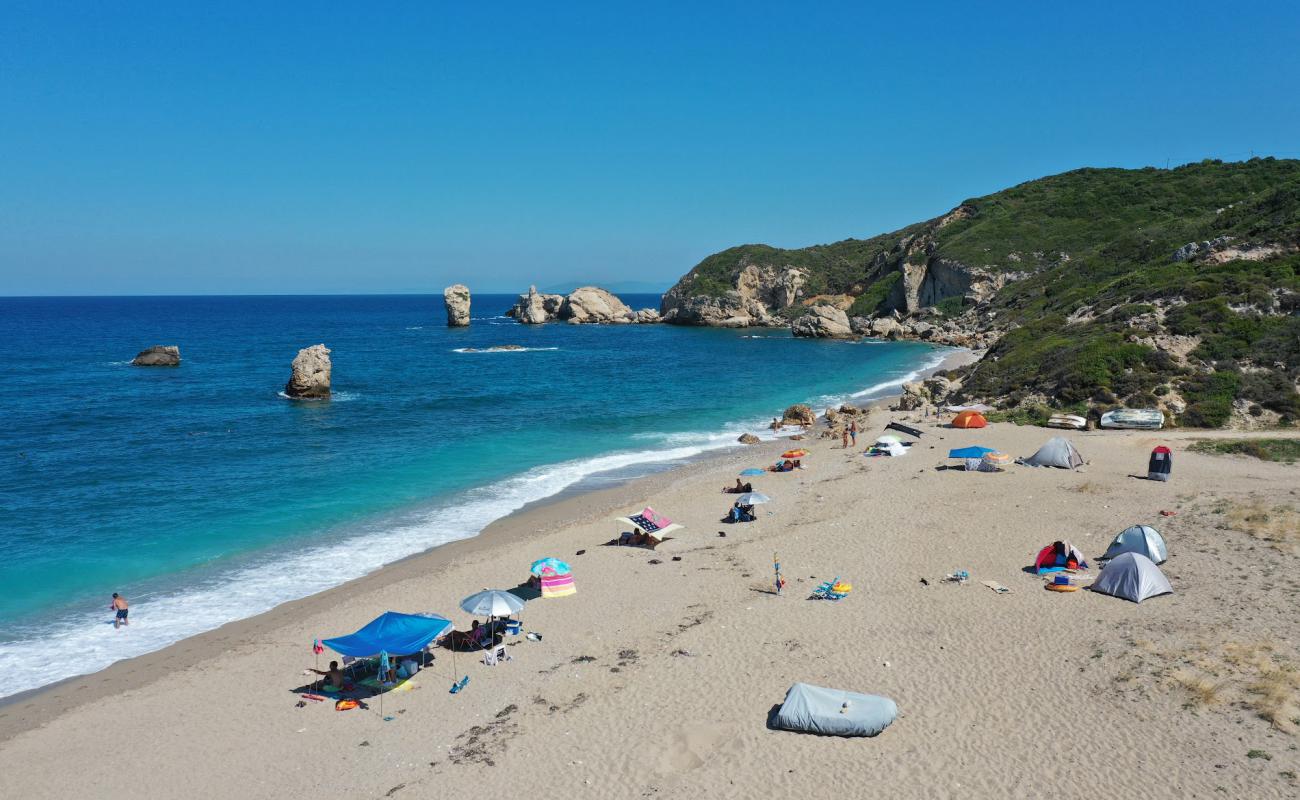 Melani beach'in fotoğrafı küçük bej çakıl yüzey ile