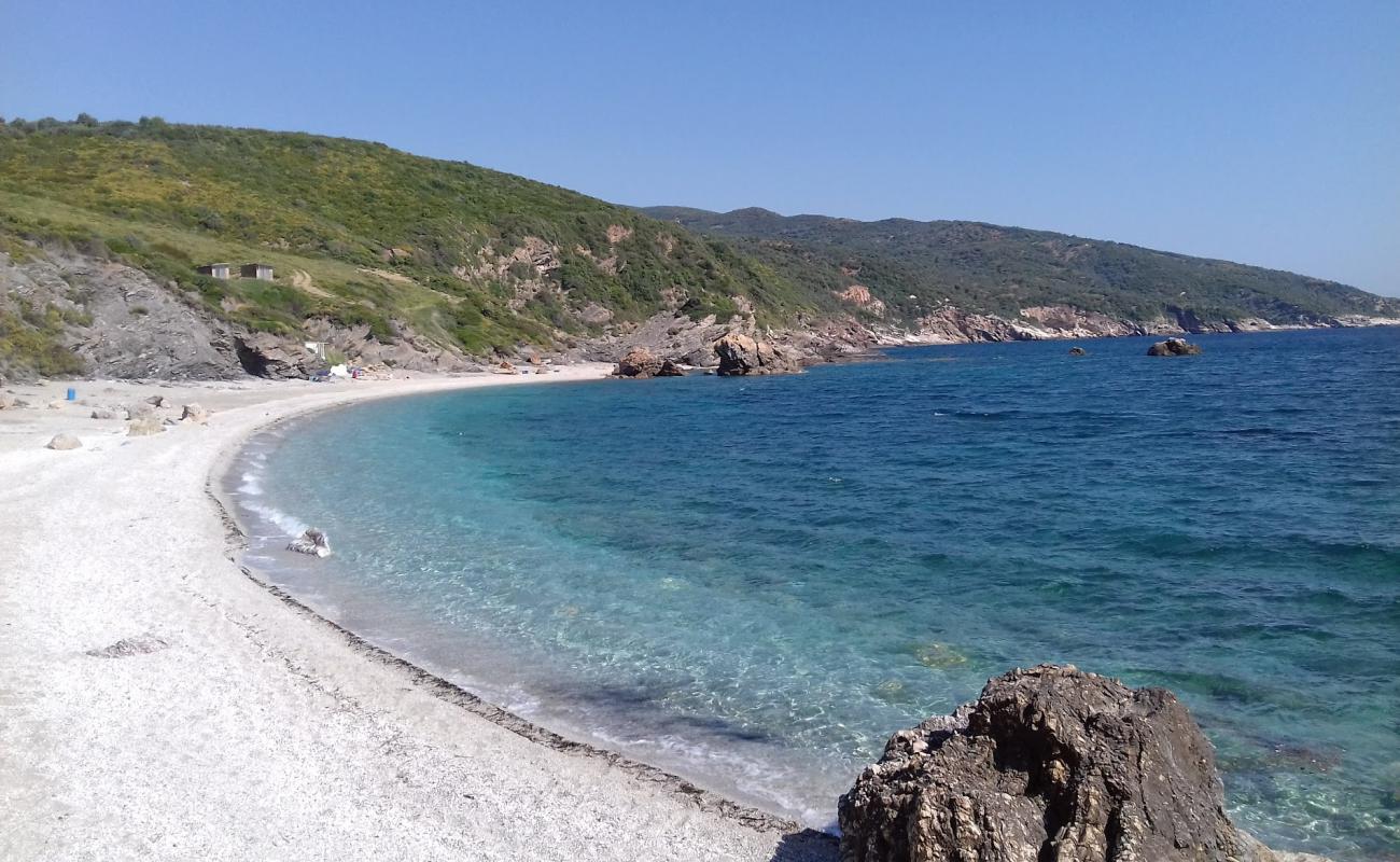 Commode beach'in fotoğrafı küçük bej çakıl yüzey ile