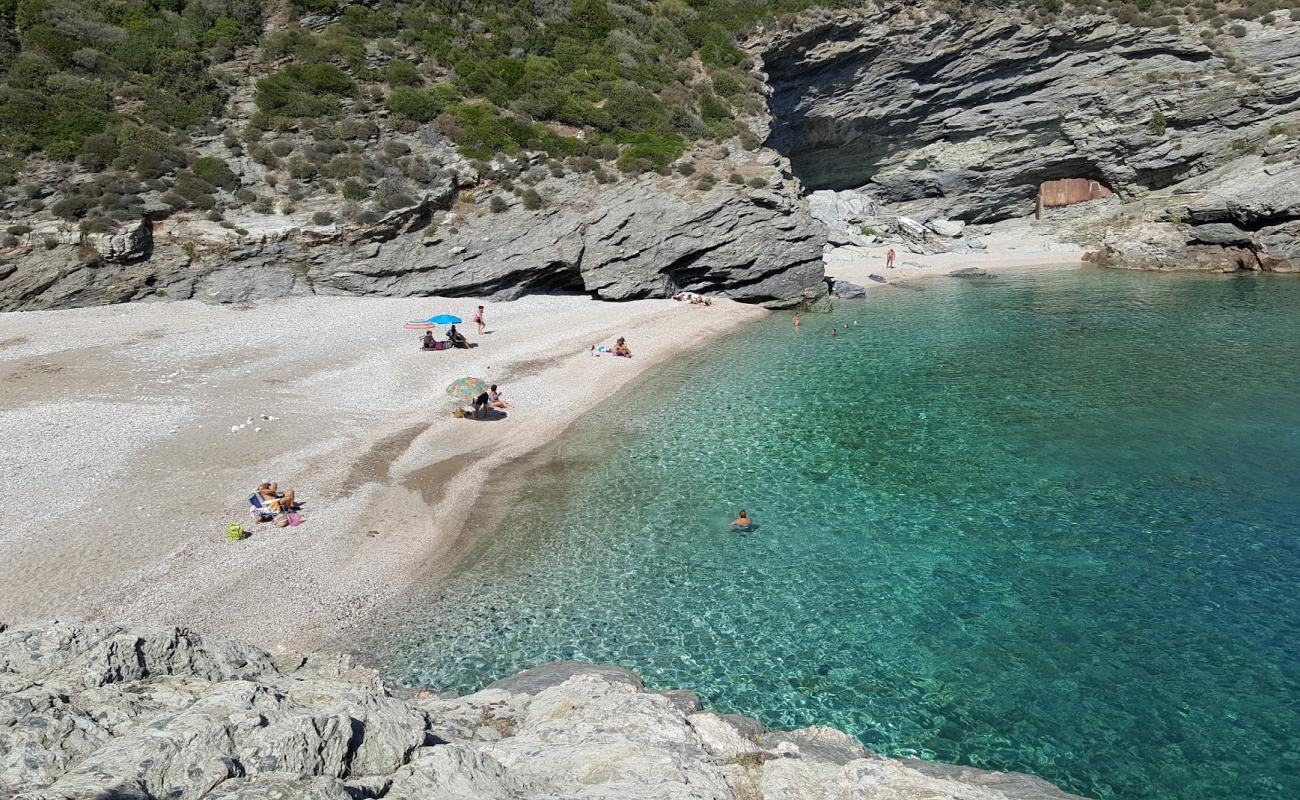 Potoki Beach'in fotoğrafı küçük bej çakıl yüzey ile