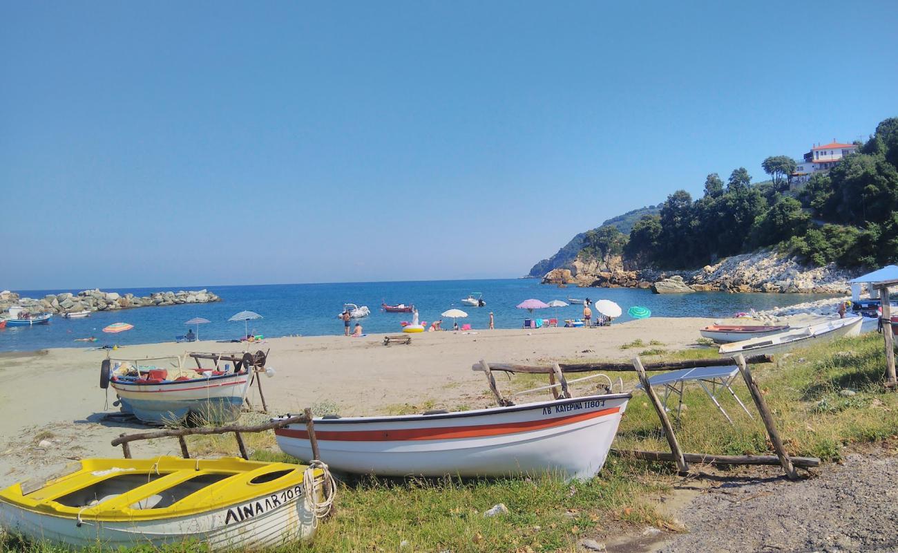 Port of Chorefto beach'in fotoğrafı gri kum yüzey ile