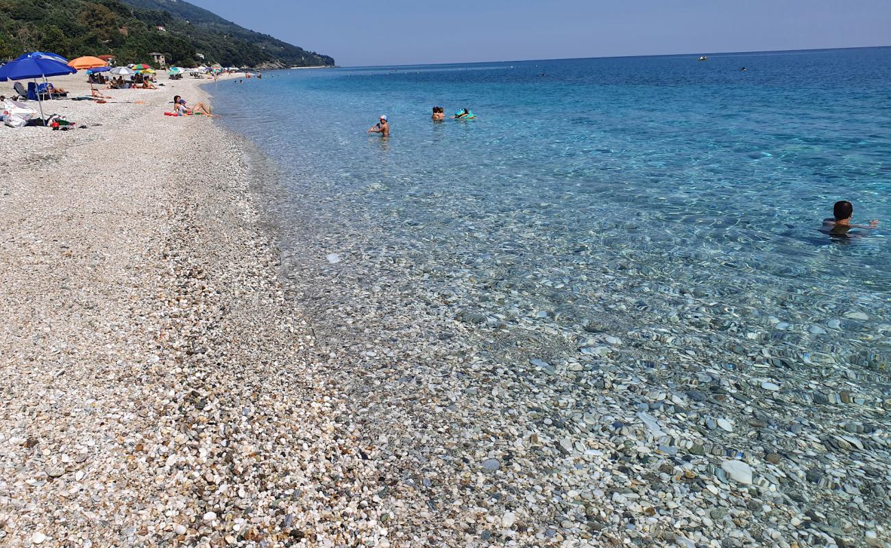 Chorefto Beach'in fotoğrafı hafif ince çakıl taş yüzey ile